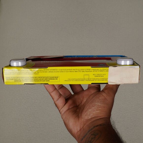 Etch A Sketch Magic Screen Unisex Kids Classic Drawing Toy 3+ Retired - Picture 3 of 10